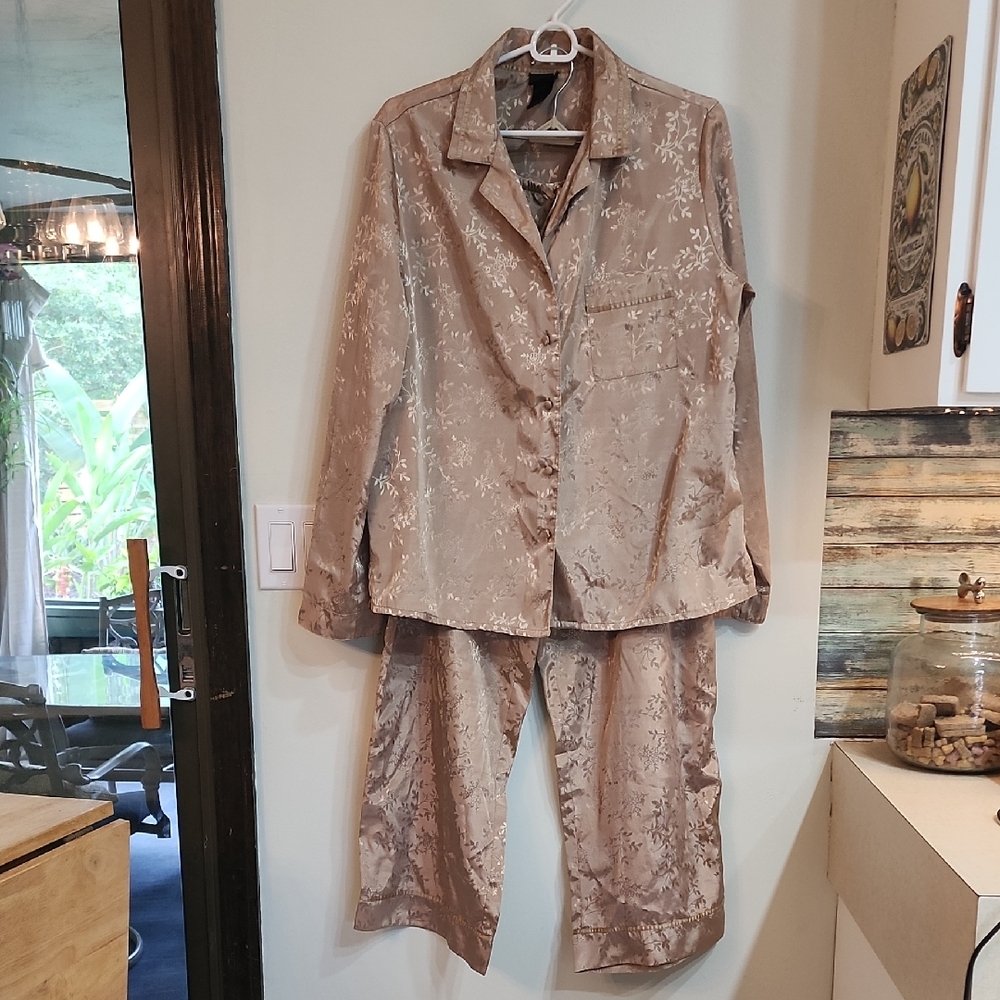 Elegant Gold Women's Pajama Set